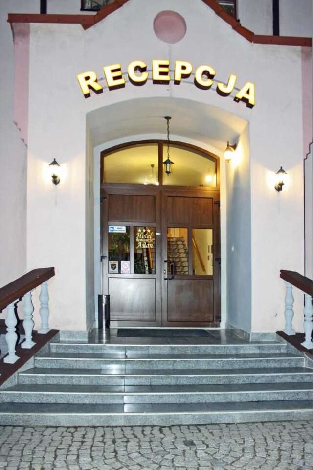 Отель Hotel Aslan Тарновске-Гуры-32